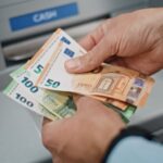 Curs BNR. Leul rămâne sub presiune/ Euro crește în continuare, iar aurul se apropie din nou de 600 de lei gramul