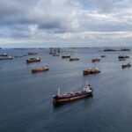 Strâmtoarea Ormuz este încă blocată, iar Trump amenință cu reluarea bombardamentelor. Cum a fost afectată economia mondială și pe ce se focusează acum investitorii