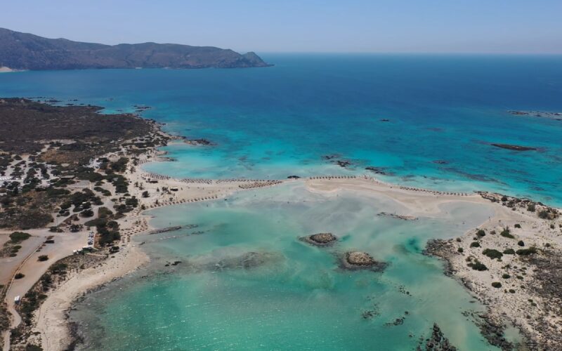 Plaja desemnată doi ani la rând cea mai frumoasă din Europa, luată cu asalt de turiști