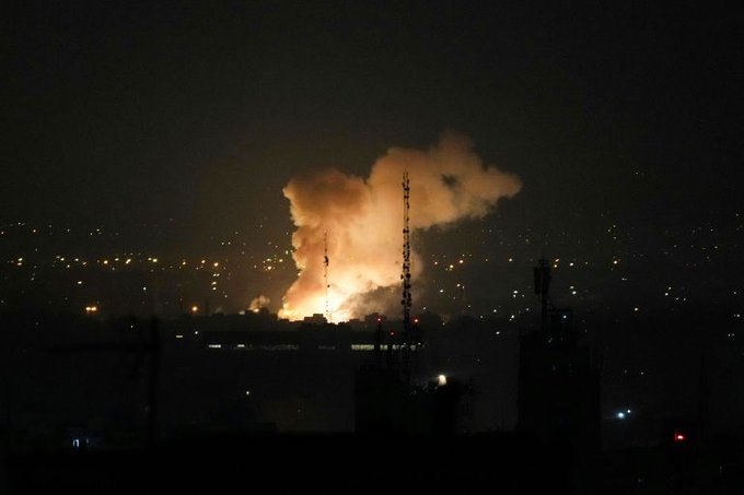 SUA au lansat un nou val de atacuri asupra Iranului. Sunt vizate capacitățile militare folosite în Strâmtoarea Hormuz SUA au lansat un nou val de atacuri asupra Iranului. Sunt vizate capacitățile militare folosite în Strâmtoarea Hormuz