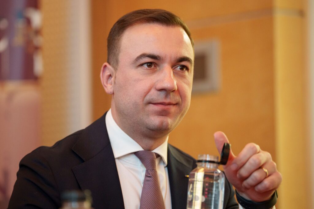 Fost ministru al Energiei: „Când piața carburanților intră în criză, statul nu are voie să privească de pe margine”. Cum vor fi reduse accizele