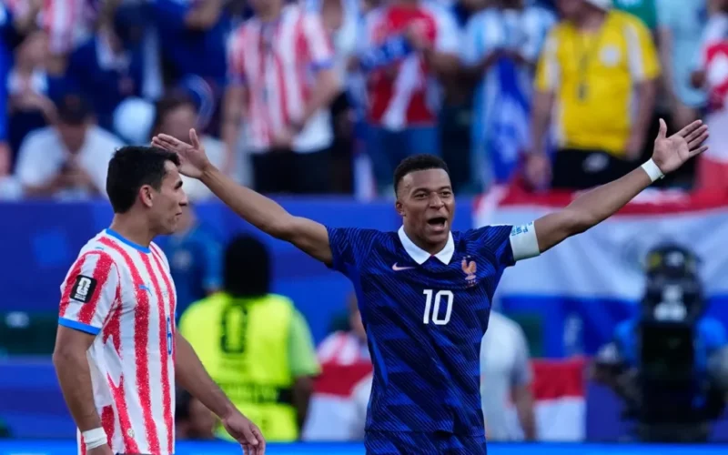 Mbappé îi răspunde senatoarei din Paraguay care a spus că este un „camerunez colonizat, care încearcă cu disperare să se dea drept francez” și o „brută” care nu a învățat să scrie