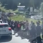 Sute de turiști au stat la coadă ore în șir pentru a-și face un selfie cu peisajul din Munții Dolomiți: „Un record de vizitatori”