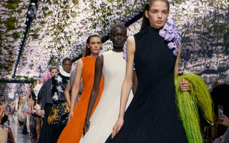 Parisul dă startul unei noi ere în haute couture