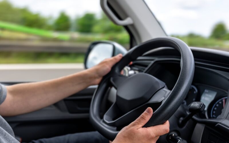 Rutina din trafic care te lasă fără permis. Cele 5 reguli de bază pe care șoferii români nu le respectă aproape niciodată