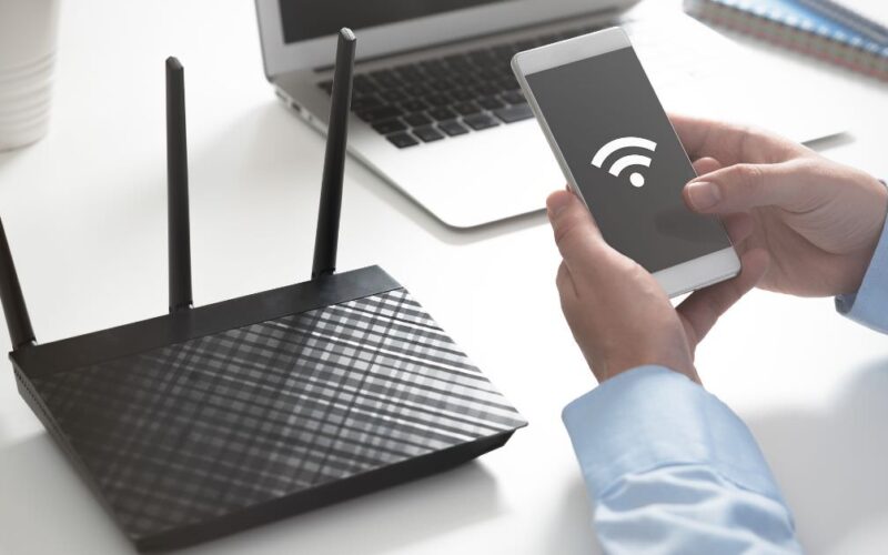 Cele mai banale obiecte din casă îți pot afecta semnalul Wi-Fi. Ce recomandă specialiștii